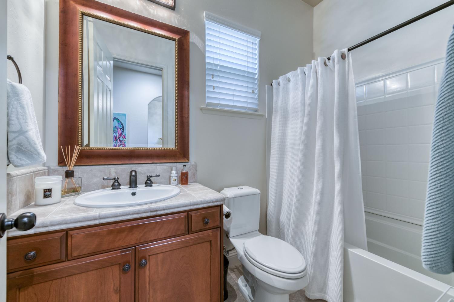 1557 E Via Estrella Dr, Fresno, CA 93730