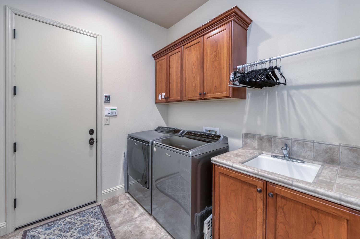 1557 E Via Estrella Dr, Fresno, CA 93730