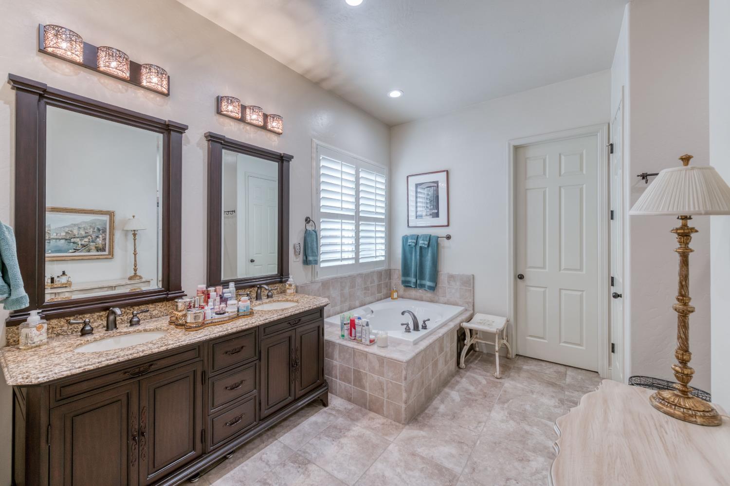 1557 E Via Estrella Dr, Fresno, CA 93730
