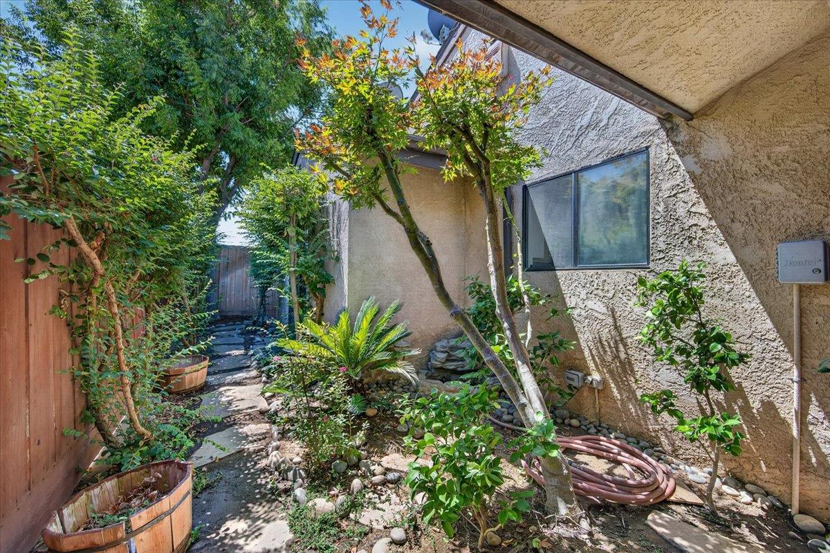 1657 Willow Ave, Clovis, CA 93612