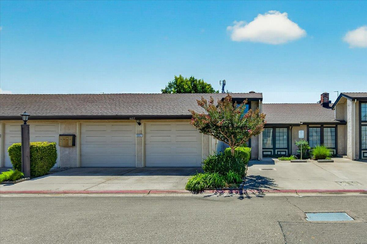1657 Willow Ave, Clovis, CA 93612