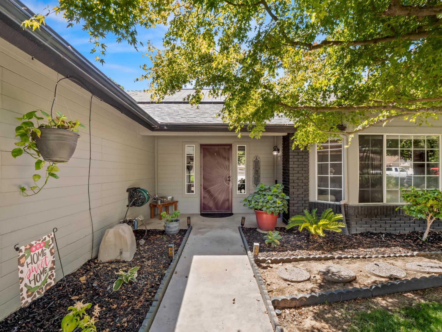 1575 E Niles, Fresno, CA 93720