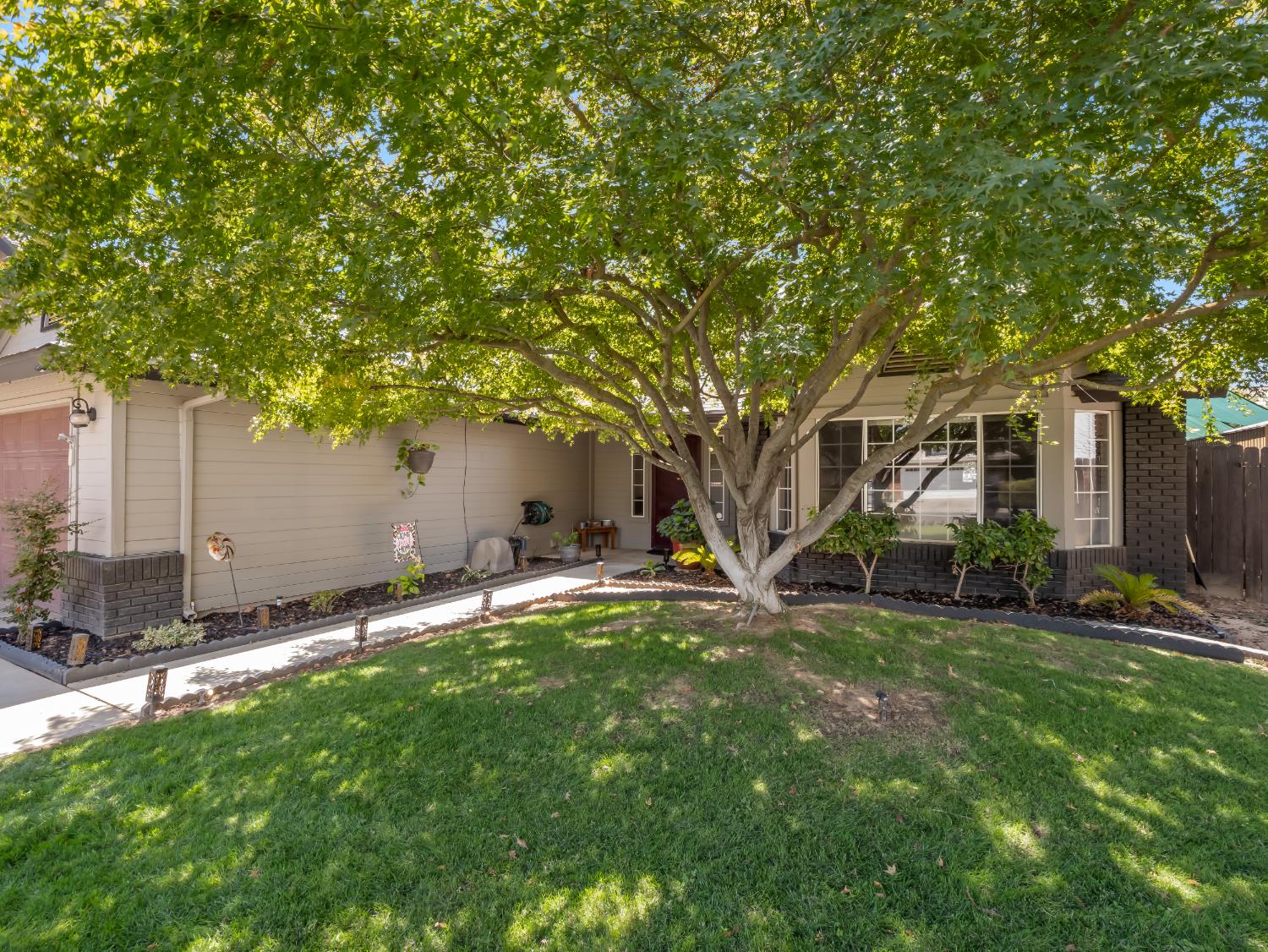 1575 E Niles, Fresno, CA 93720
