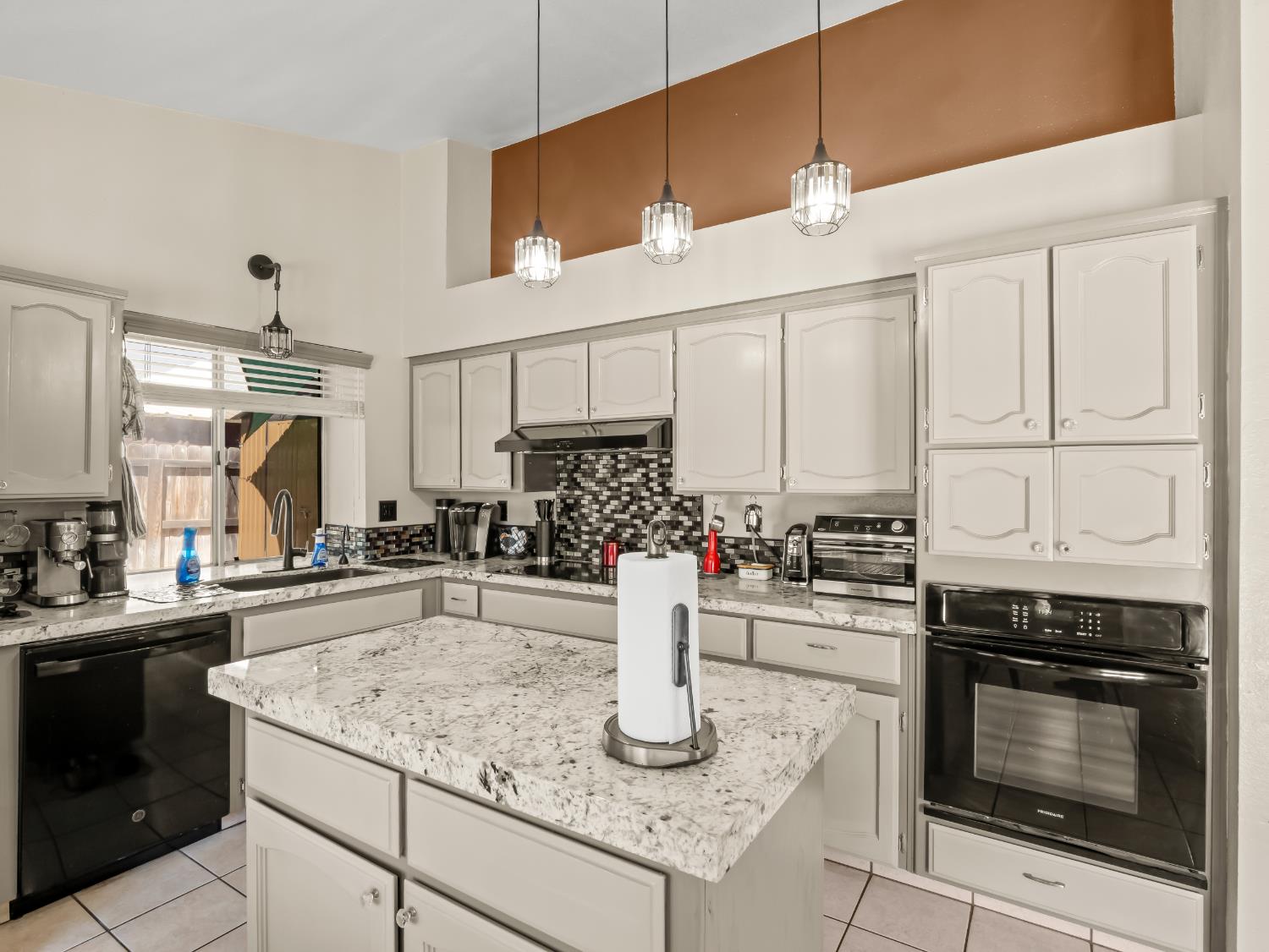 1575 E Niles, Fresno, CA 93720
