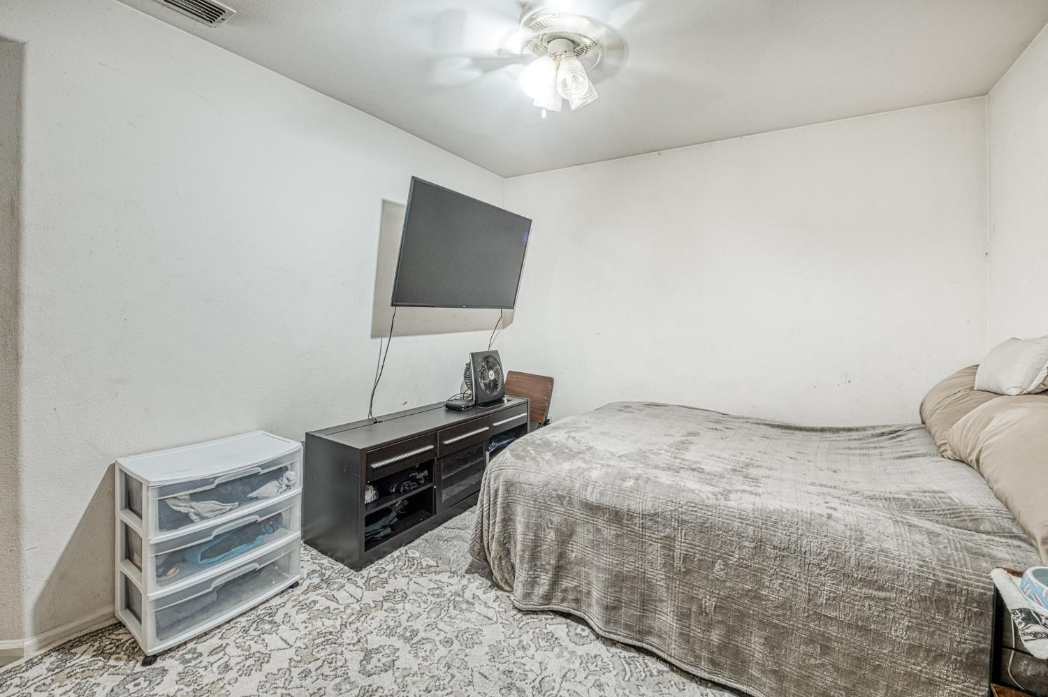 5752 N Dante Ave, Fresno, CA 93722