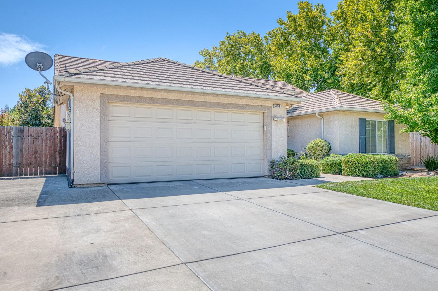 5752 N Dante Ave, Fresno, CA 93722