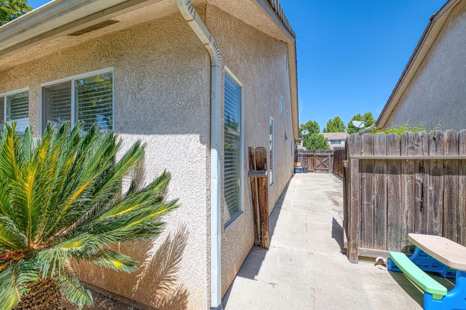 5752 N Dante Ave, Fresno, CA 93722