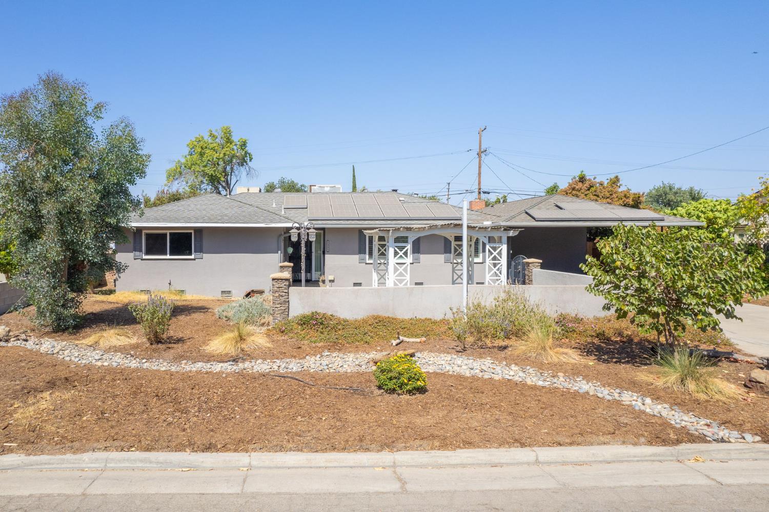 2995 E Buckingham Way, Fresno, CA 93726