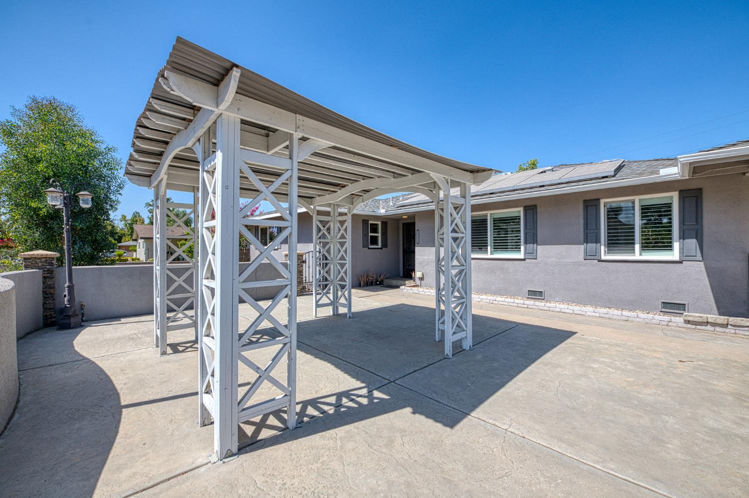 2995 E Buckingham Way, Fresno, CA 93726
