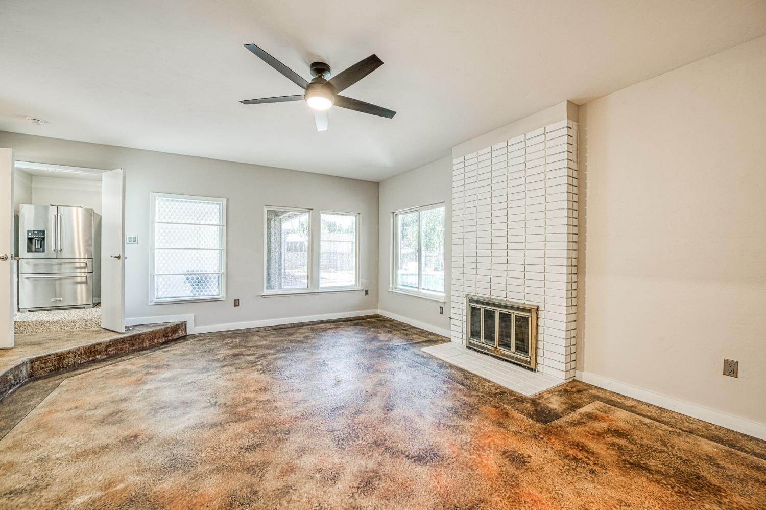2995 E Buckingham Way, Fresno, CA 93726