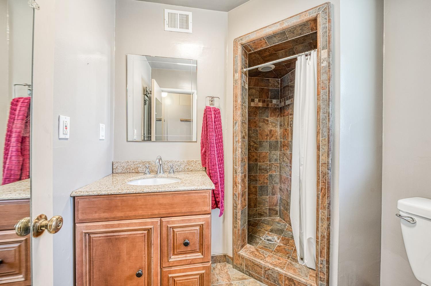 2995 E Buckingham Way, Fresno, CA 93726