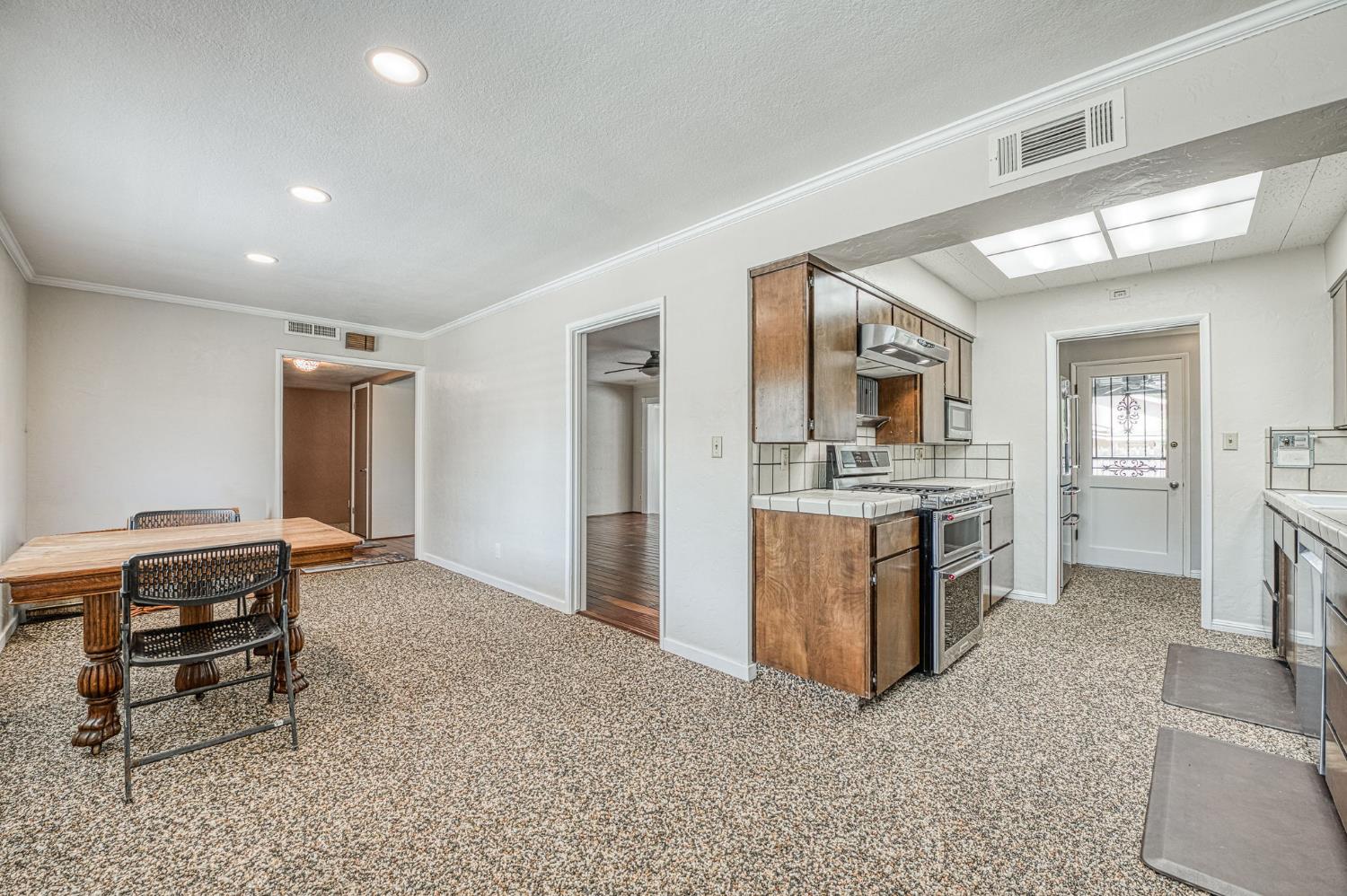 2995 E Buckingham Way, Fresno, CA 93726