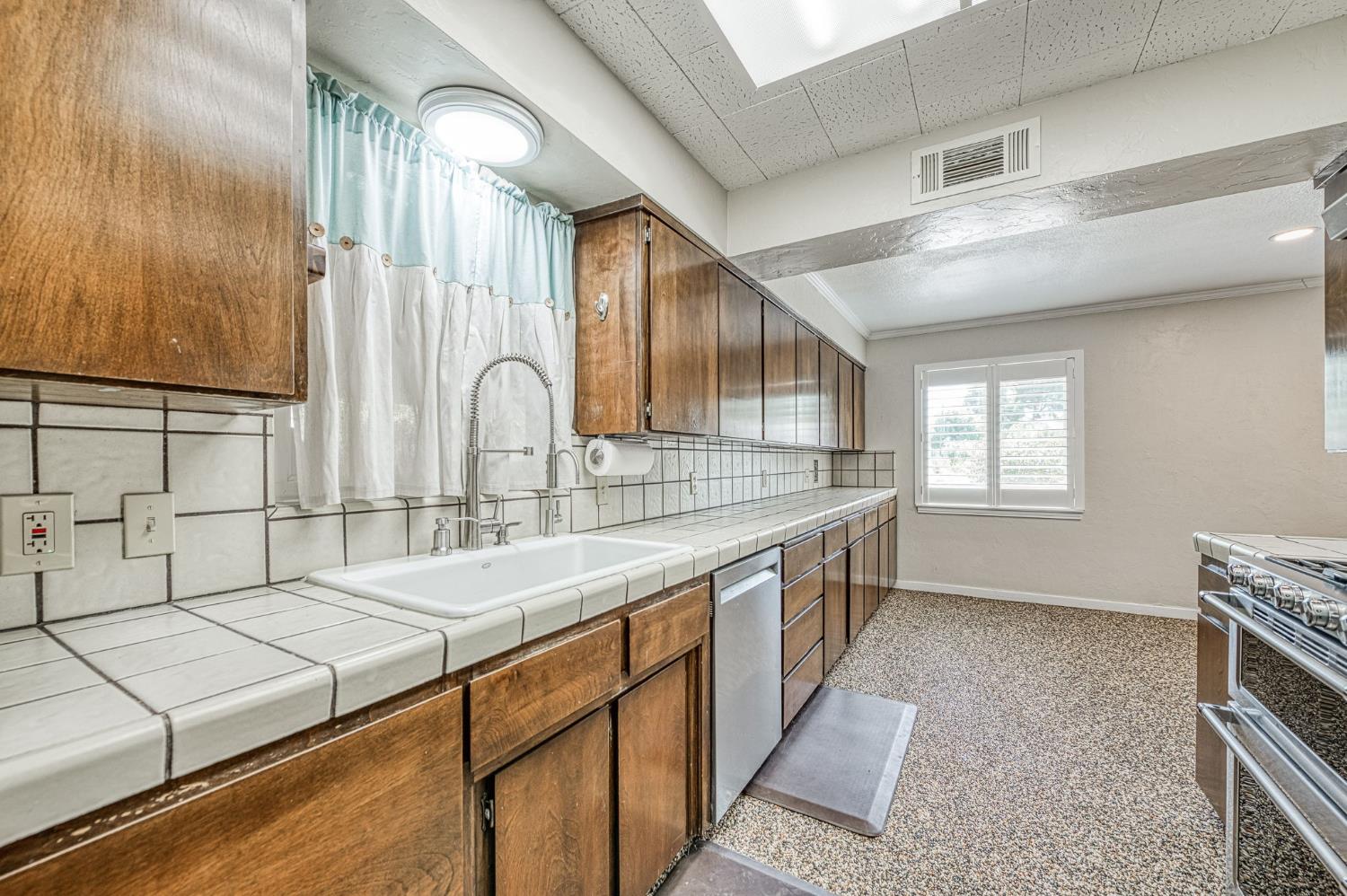 2995 E Buckingham Way, Fresno, CA 93726