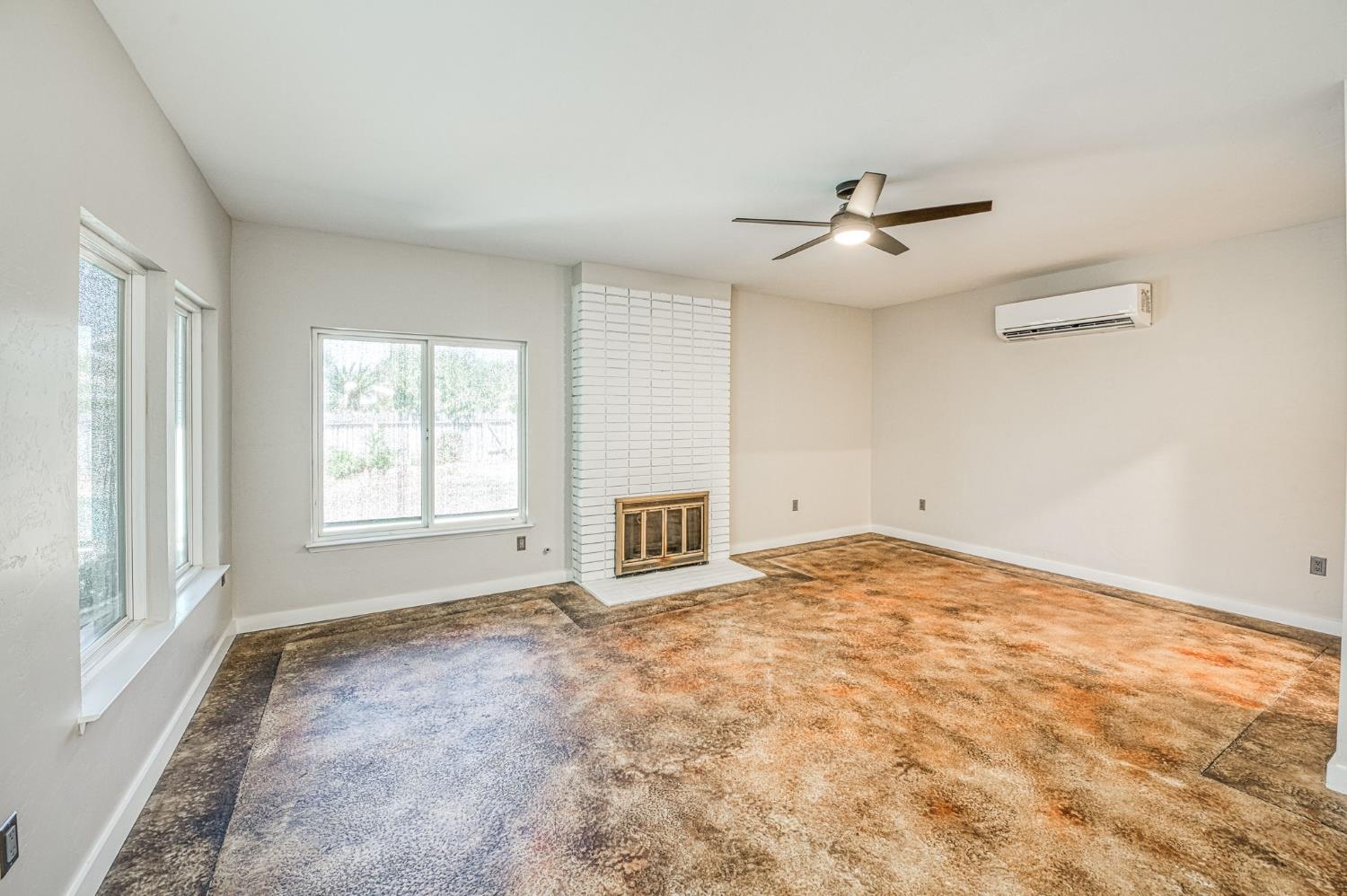 2995 E Buckingham Way, Fresno, CA 93726