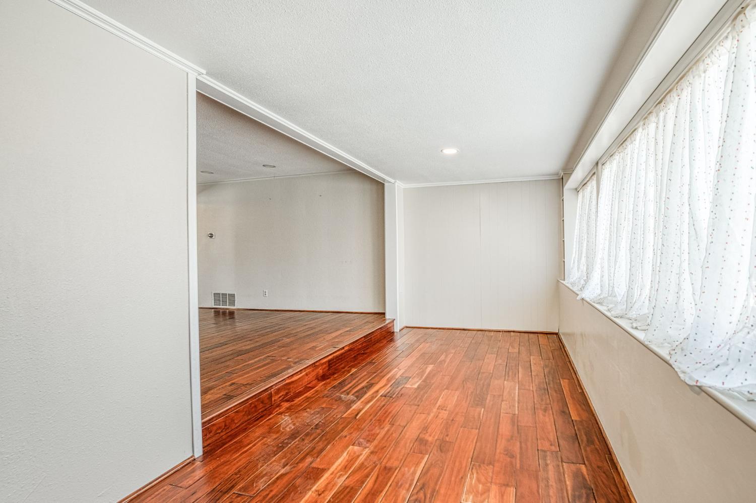2995 E Buckingham Way, Fresno, CA 93726