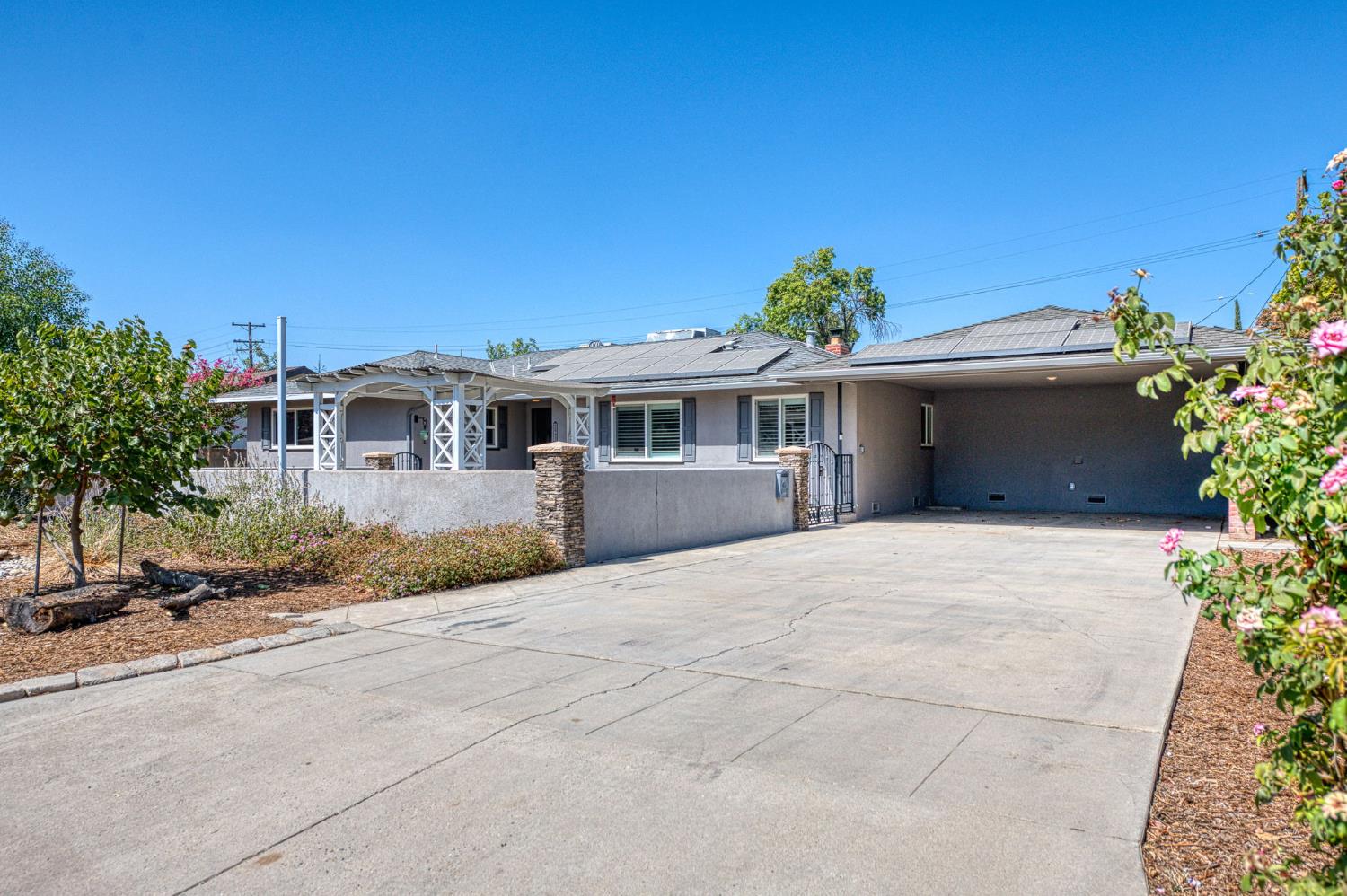 2995 E Buckingham Way, Fresno, CA 93726