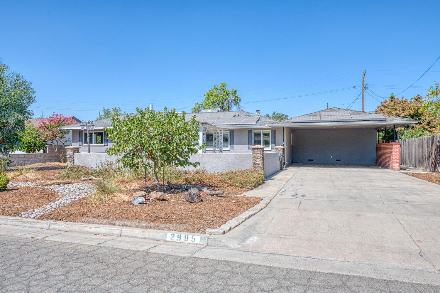 2995 E Buckingham Way, Fresno, CA 93726
