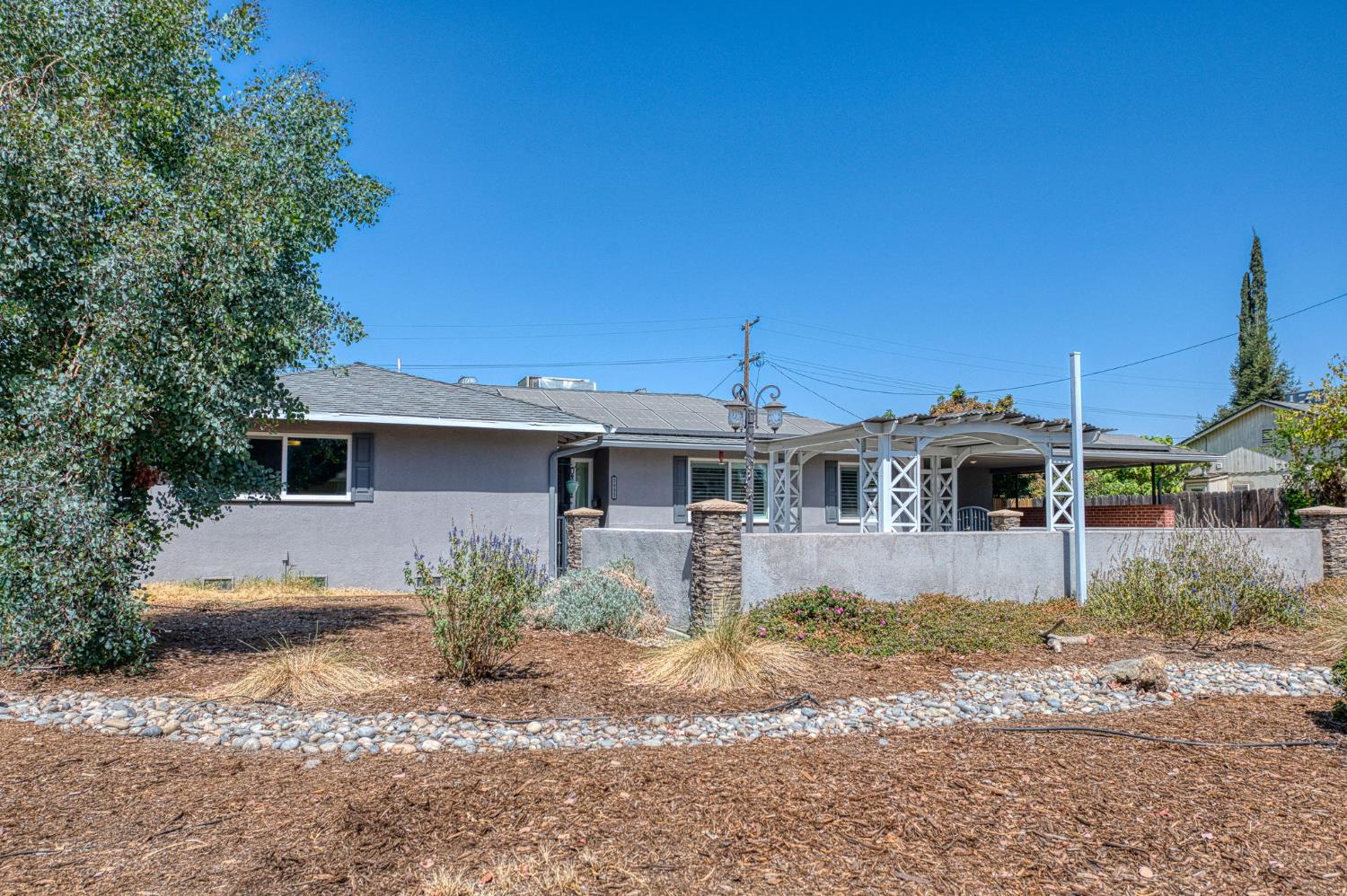 2995 E Buckingham Way, Fresno, CA 93726