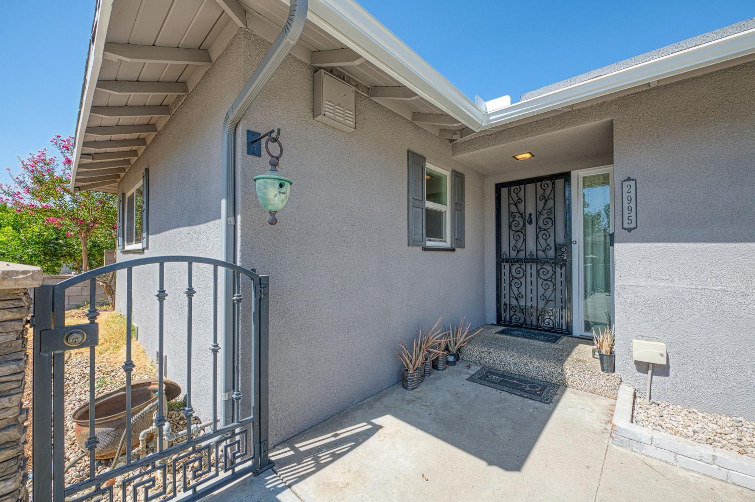 2995 E Buckingham Way, Fresno, CA 93726
