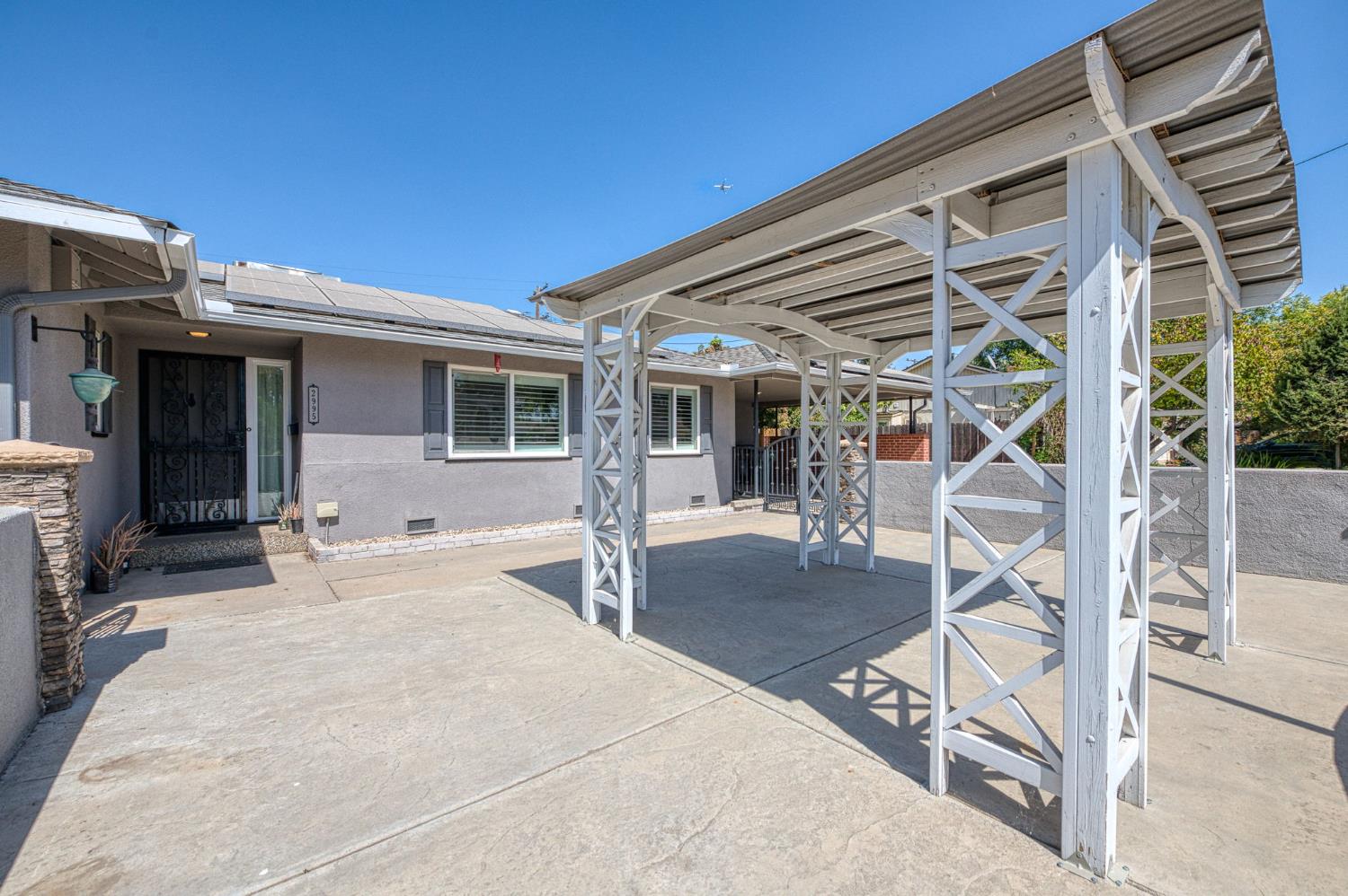 2995 E Buckingham Way, Fresno, CA 93726