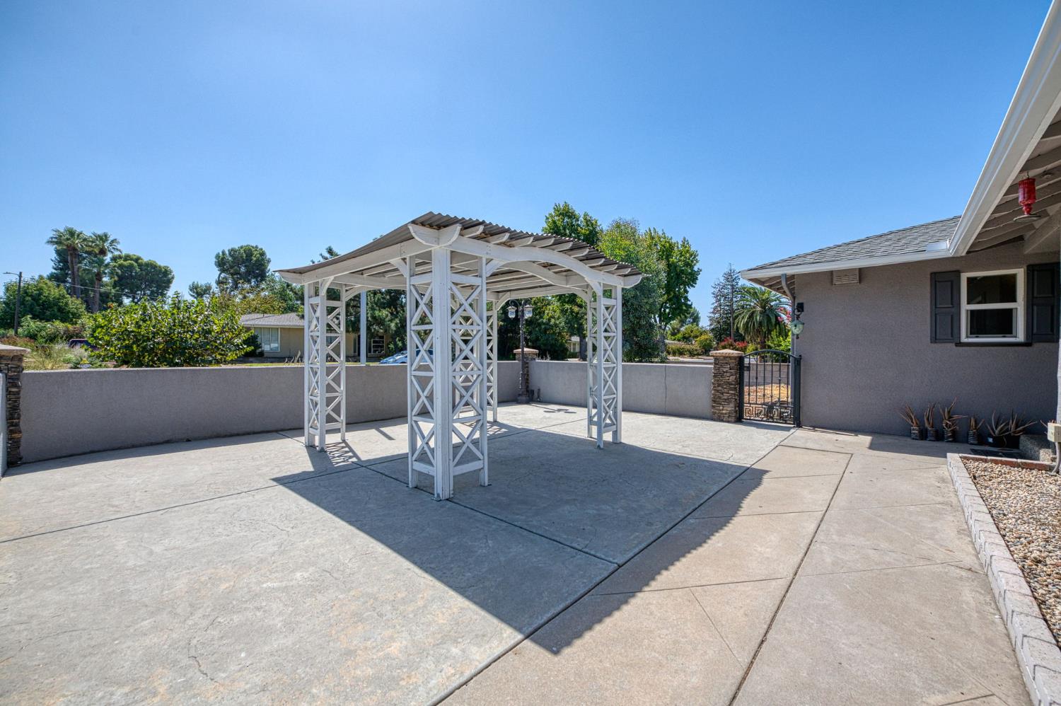 2995 E Buckingham Way, Fresno, CA 93726