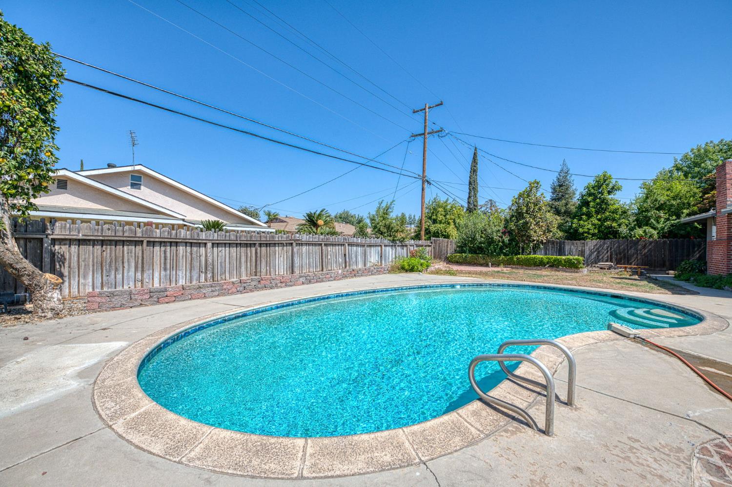2995 E Buckingham Way, Fresno, CA 93726