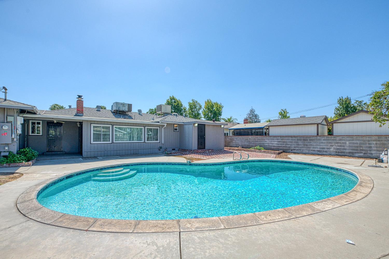 2995 E Buckingham Way, Fresno, CA 93726