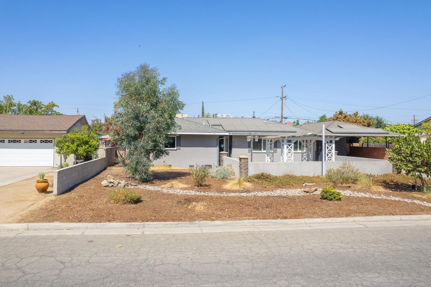 2995 E Buckingham Way, Fresno, CA 93726