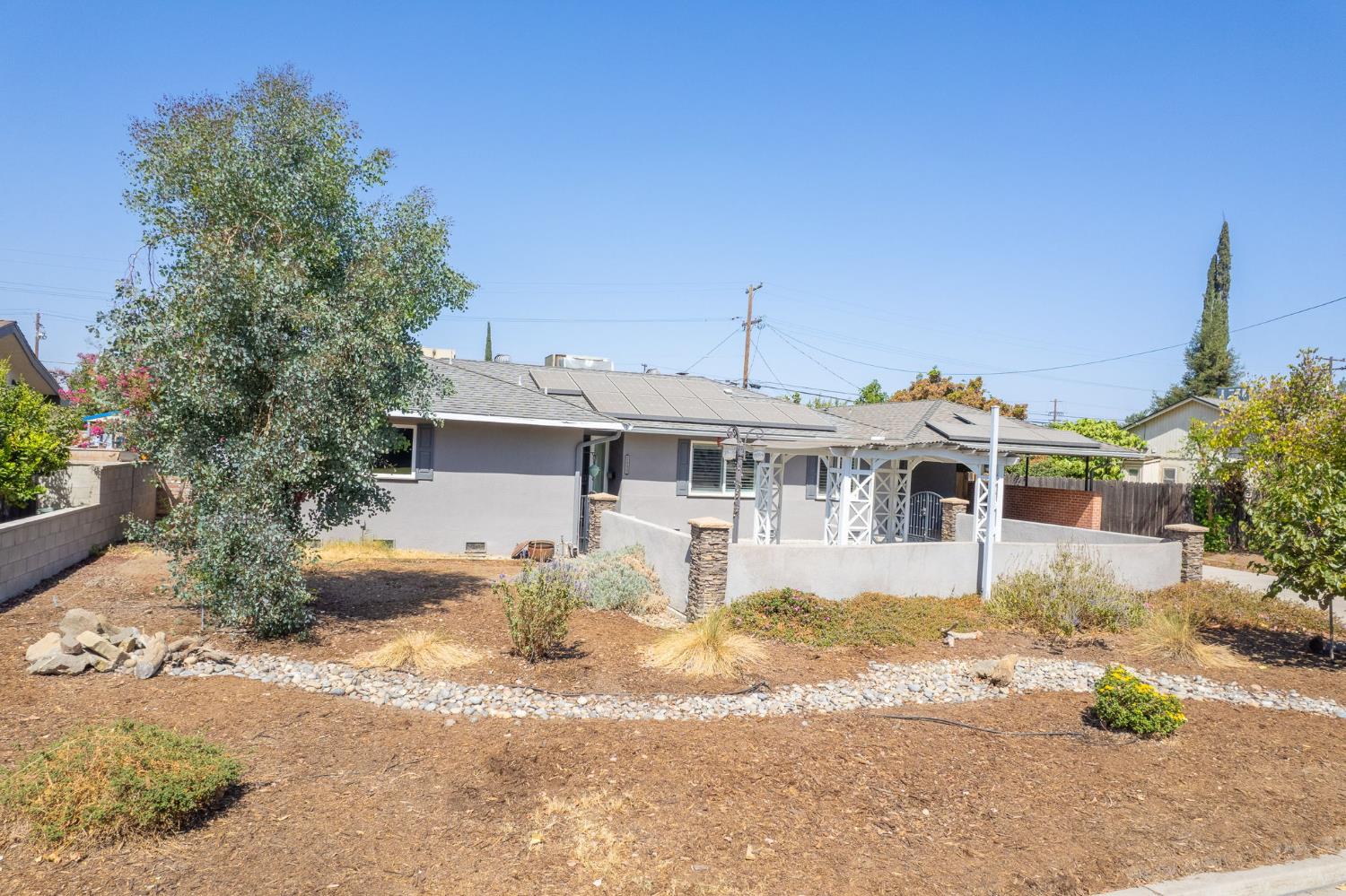 2995 E Buckingham Way, Fresno, CA 93726
