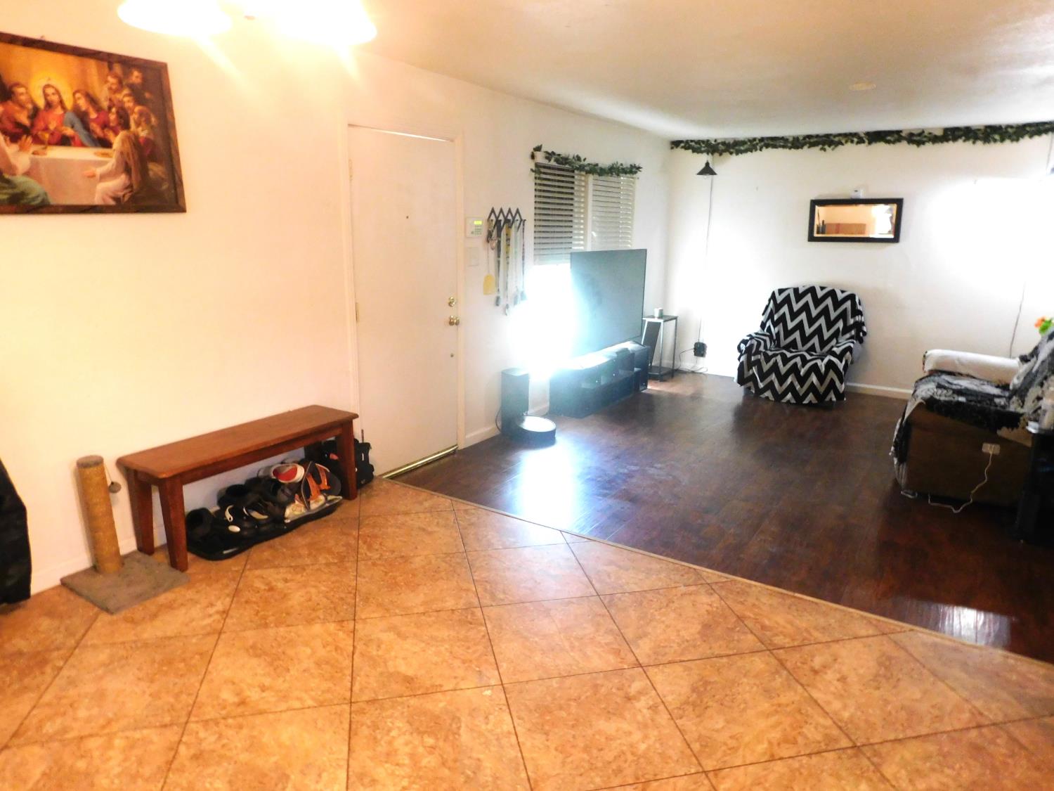 543 E Fountain Way, Fresno, CA 93704