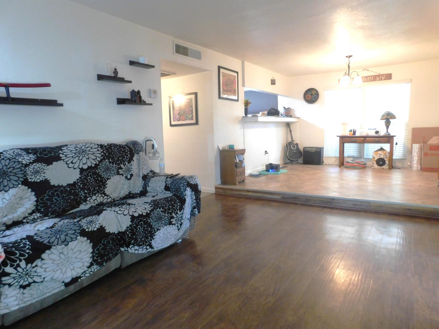 543 E Fountain Way, Fresno, CA 93704