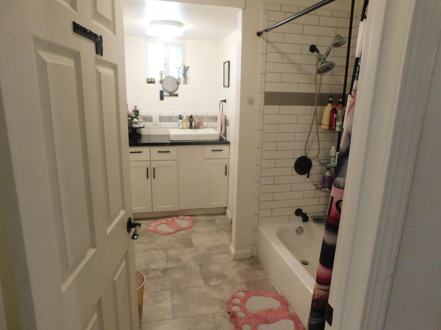 543 E Fountain Way, Fresno, CA 93704