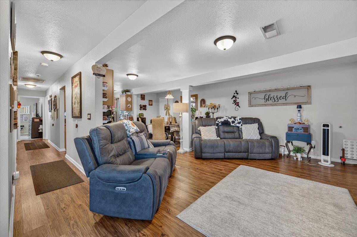 4386 N West Ave, Fresno, CA 93705