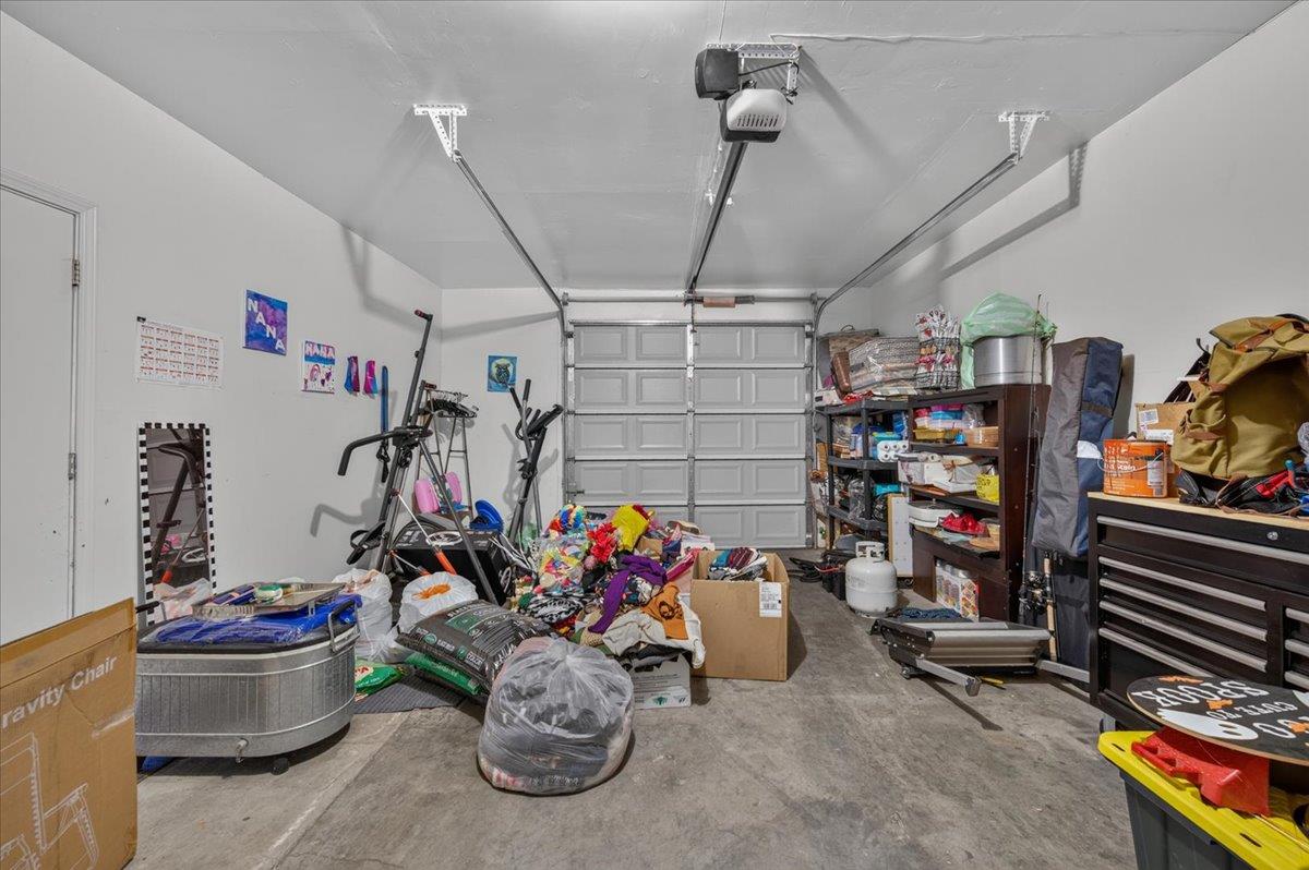 4386 N West Ave, Fresno, CA 93705