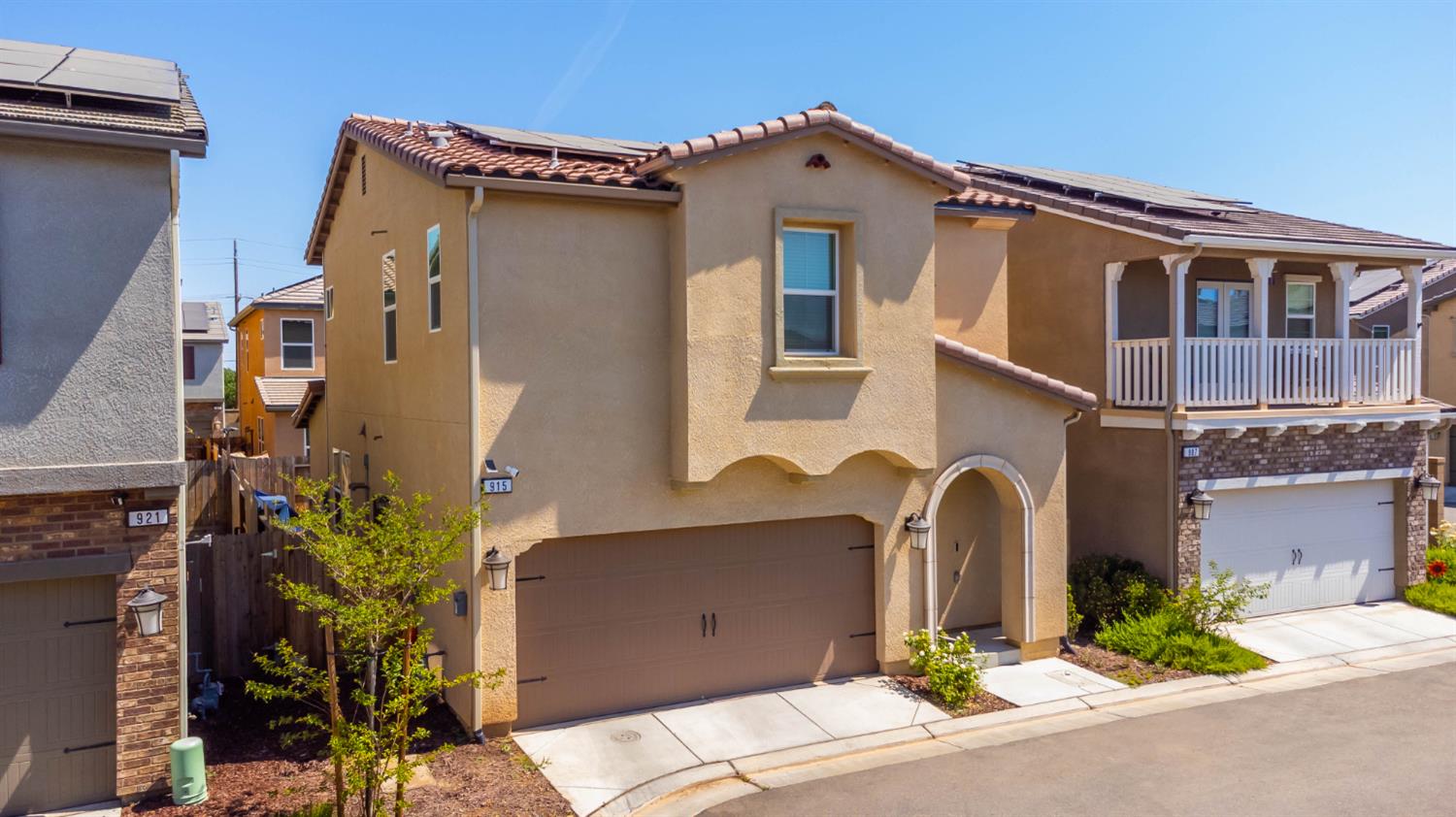 915 Winchell Way W, Madera, CA 93636