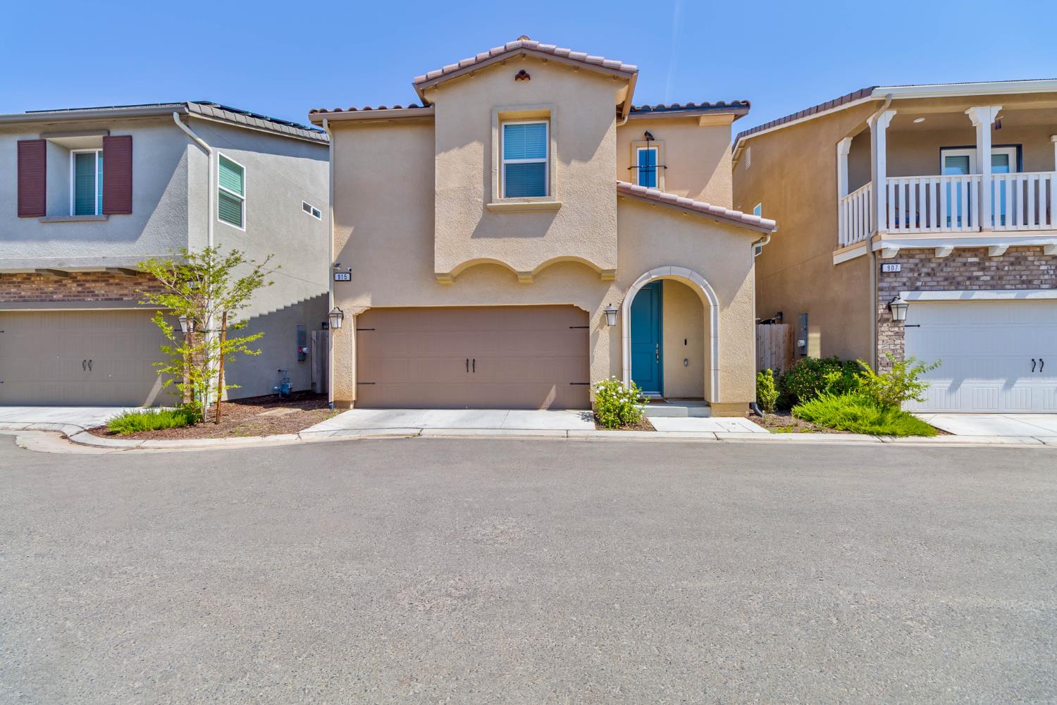 915 Winchell Way W, Madera, CA 93636
