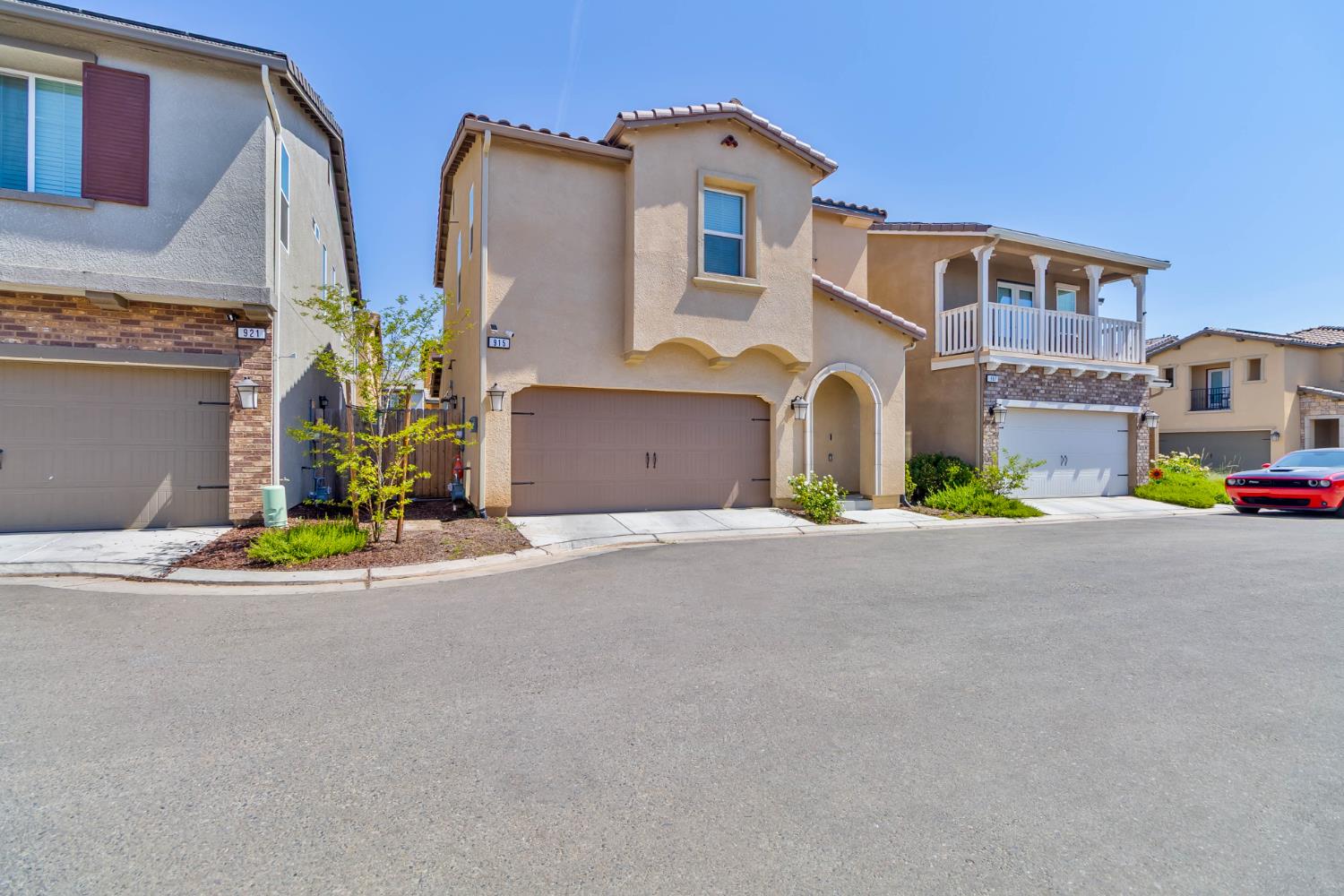 915 Winchell Way W, Madera, CA 93636