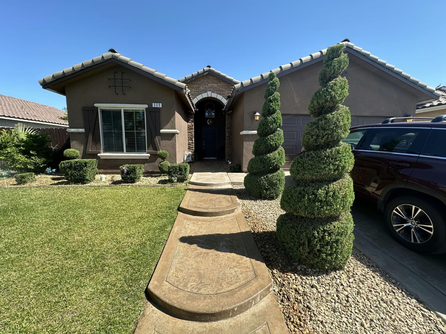 669 Ficklin Dr, Madera, CA 93637