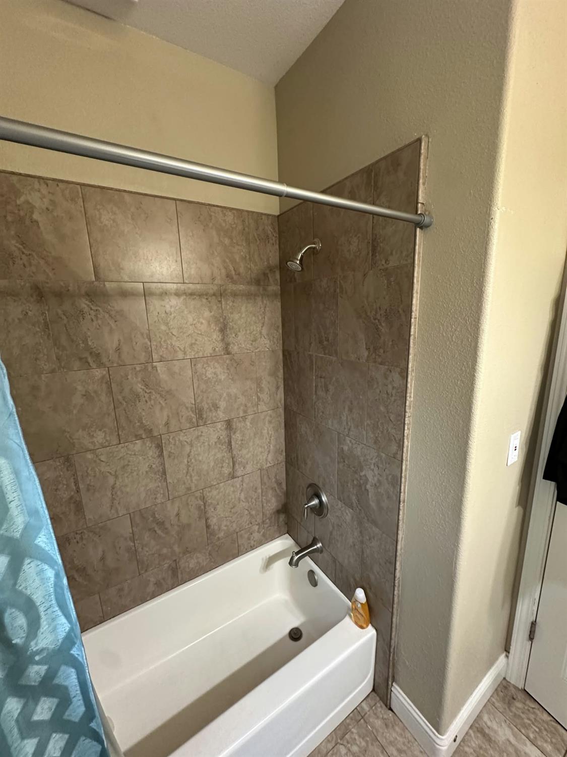669 Ficklin Dr, Madera, CA 93637