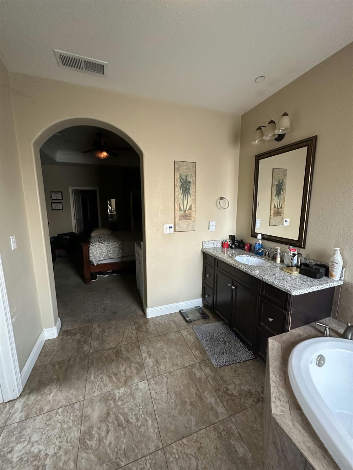 669 Ficklin Dr, Madera, CA 93637