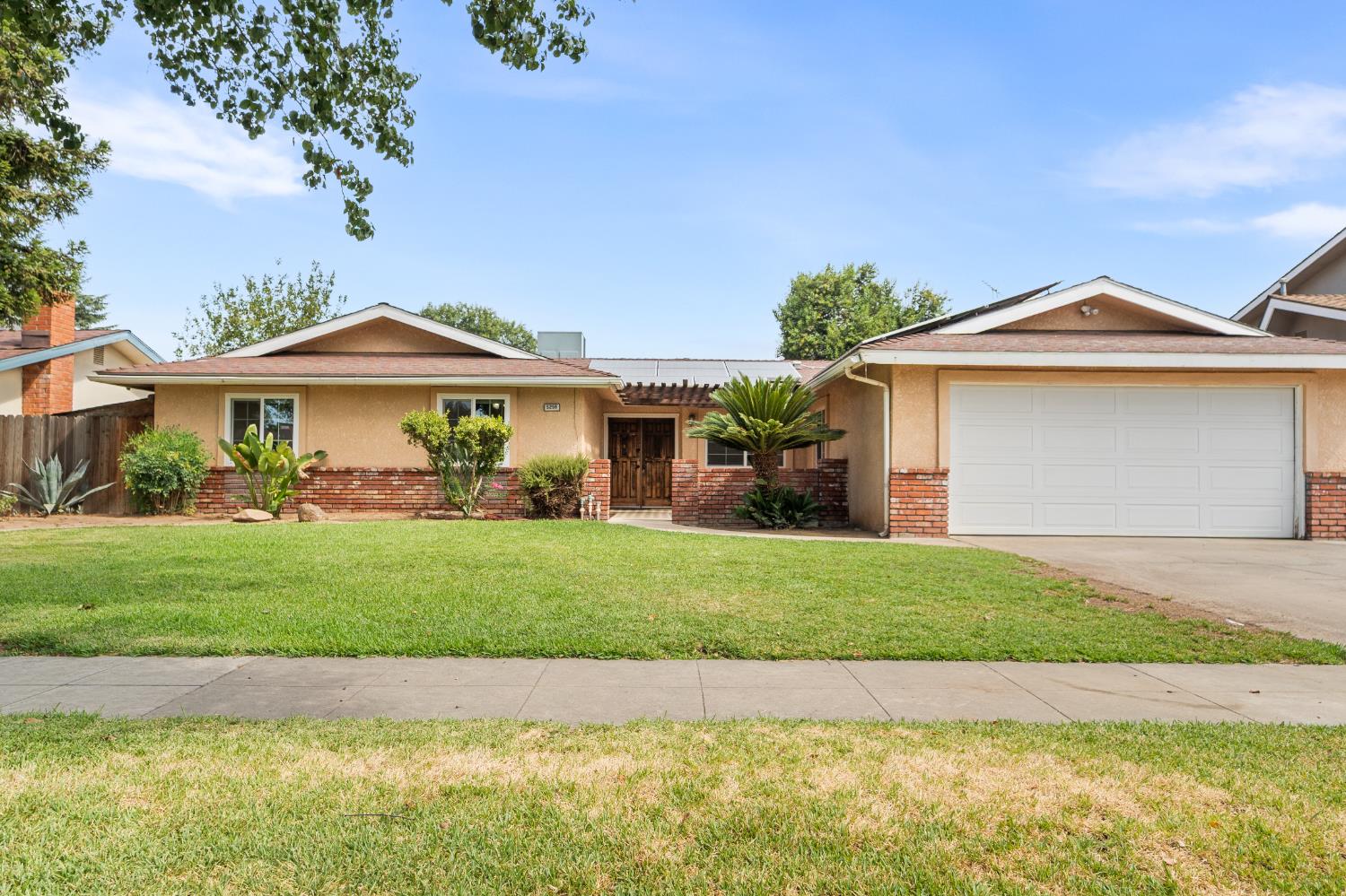 5259 E Inyo St, Fresno, CA 93727