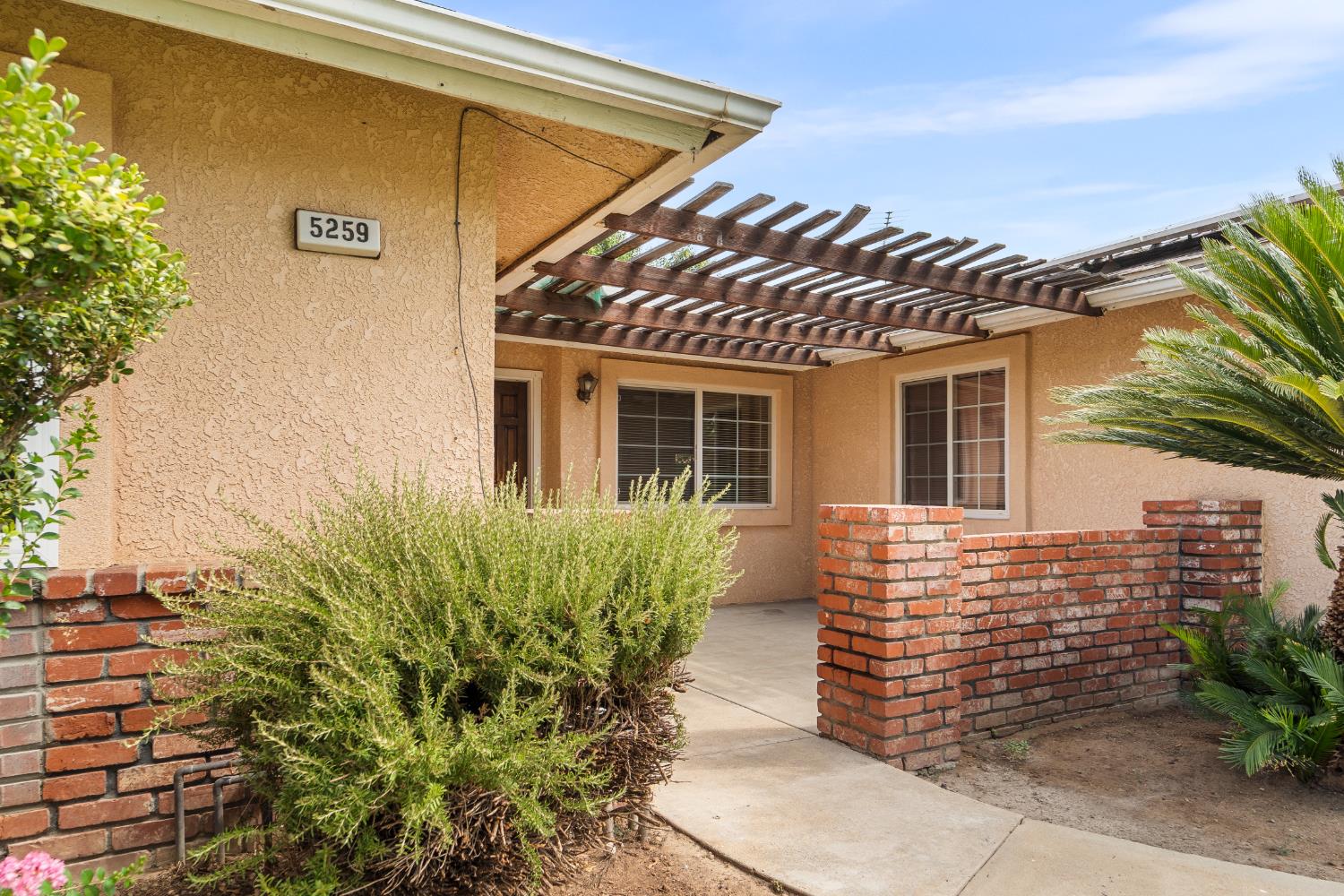 5259 E Inyo St, Fresno, CA 93727