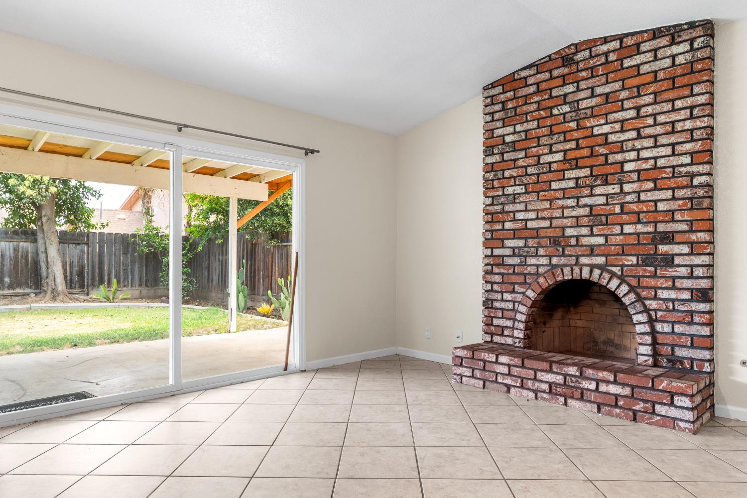 5259 E Inyo St, Fresno, CA 93727