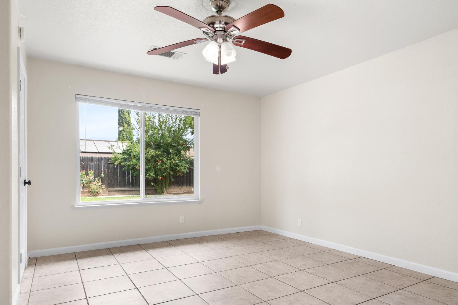5259 E Inyo St, Fresno, CA 93727