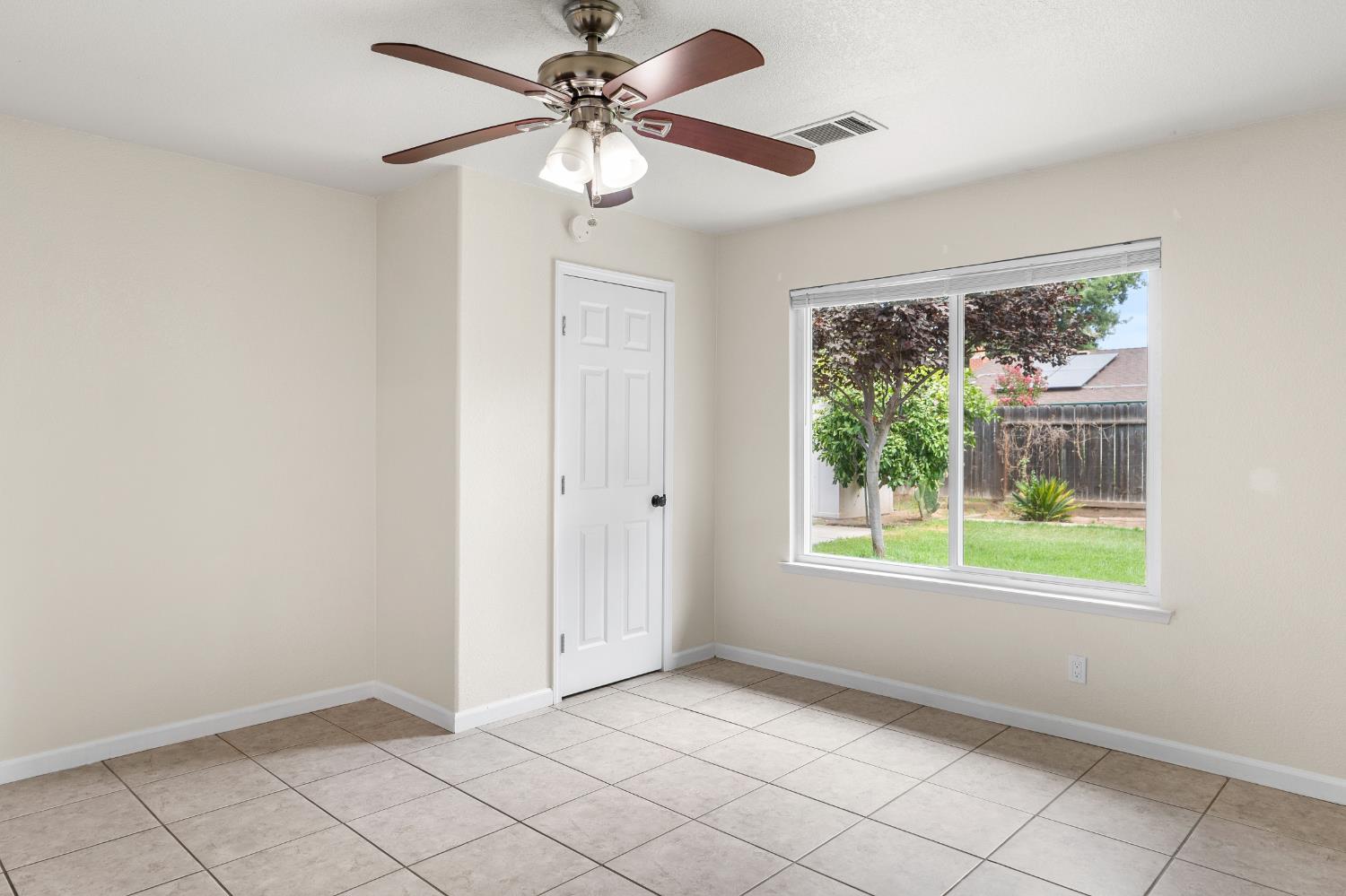 5259 E Inyo St, Fresno, CA 93727