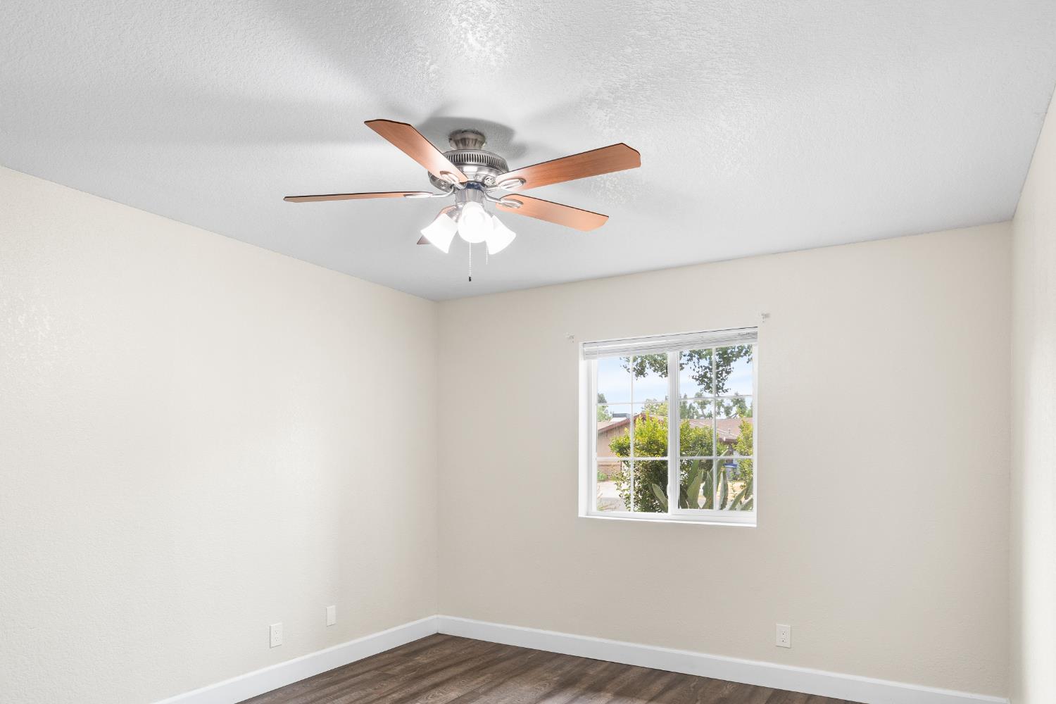 5259 E Inyo St, Fresno, CA 93727
