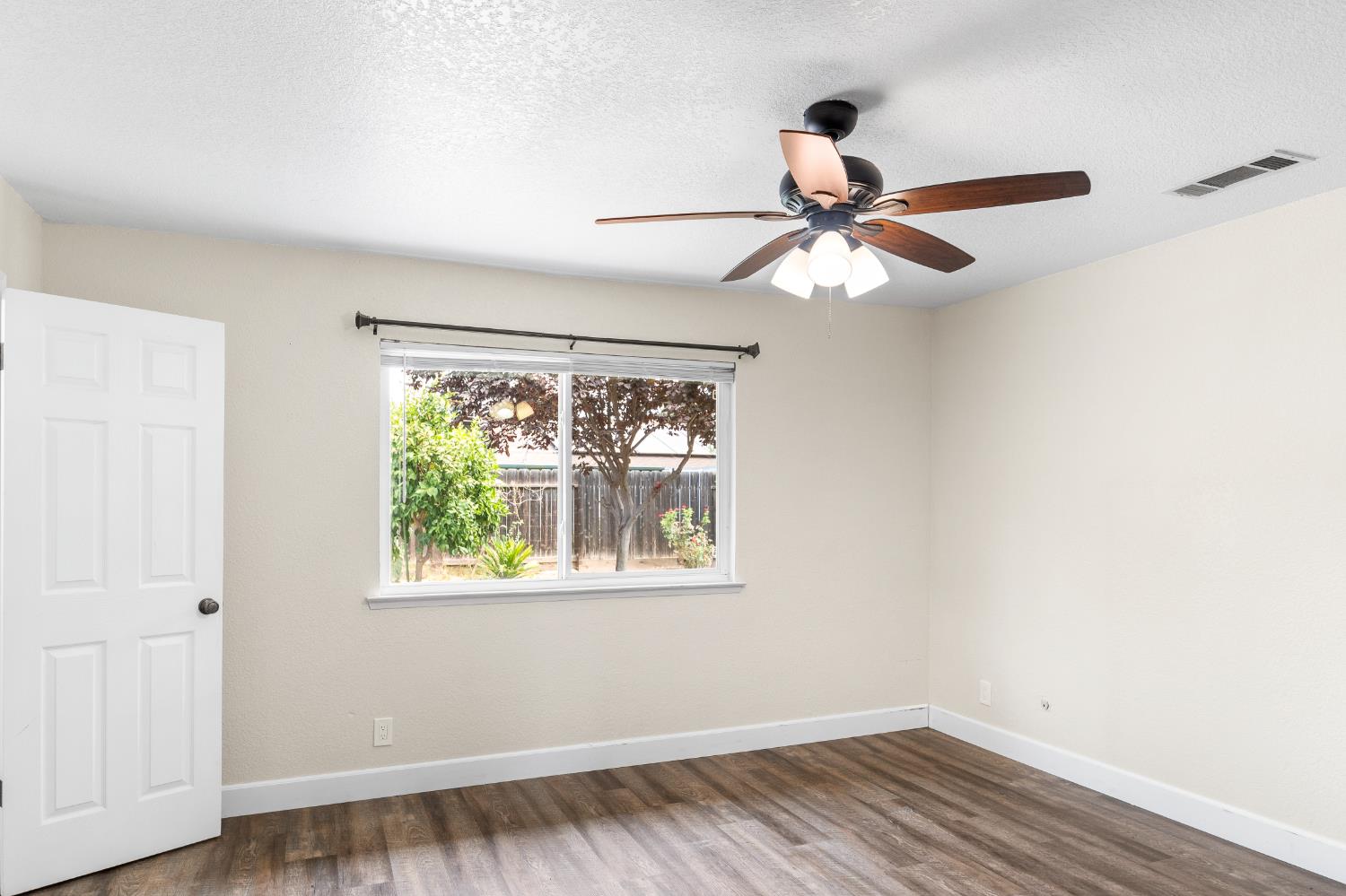 5259 E Inyo St, Fresno, CA 93727