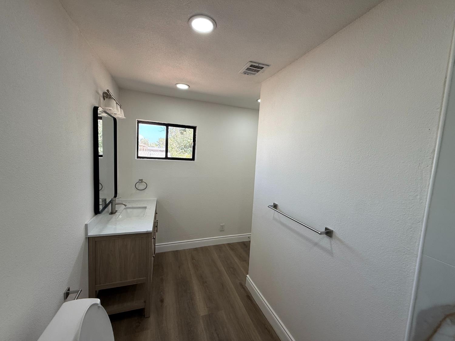 6927 W Yale Ave, Fresno, CA 93723