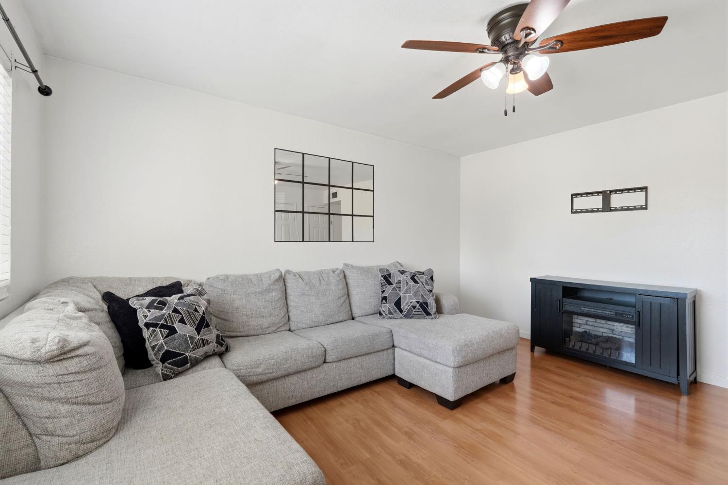 10856 Malta St, Hanford, CA 93230