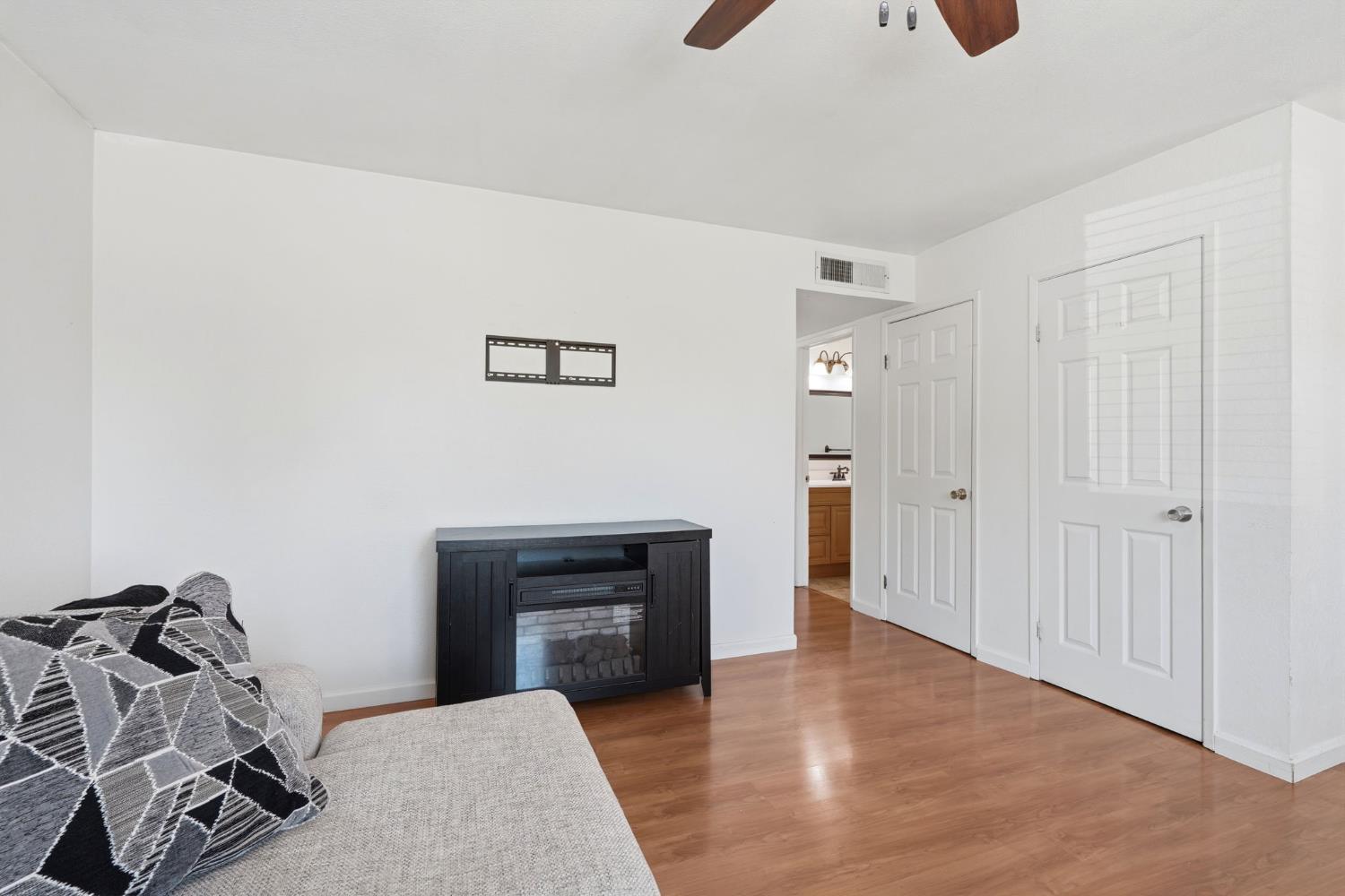 10856 Malta St, Hanford, CA 93230